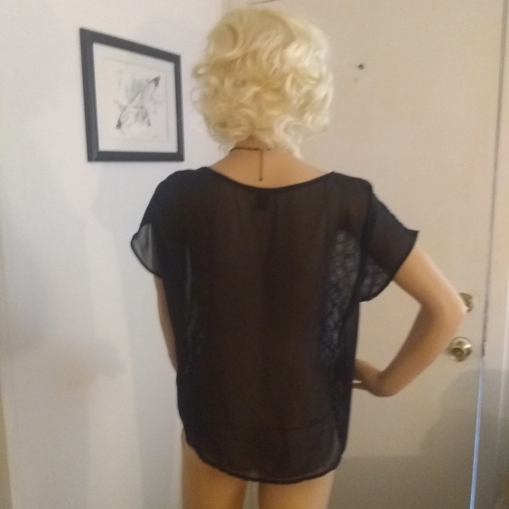 Forever 21 Sweet Hi-Lo Top - Picture 2 of 3